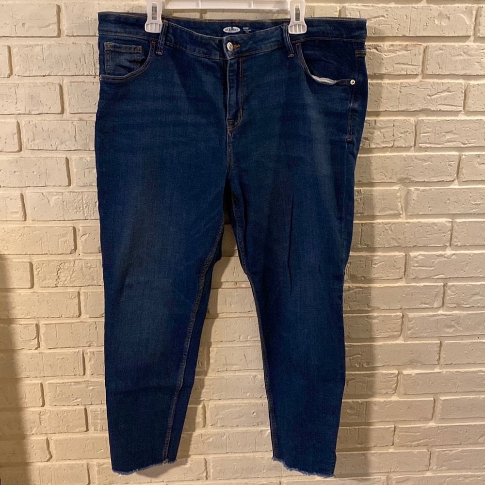 Mid-Rise Frayed Split Hem Rockstar Super Skinny Ankle Jeans